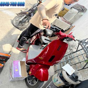 Xe Dien Thoi Trang Vc Bi Giat Khi Chay