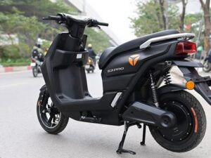 Yadea S3 Pro Den Nham Sau 650x356