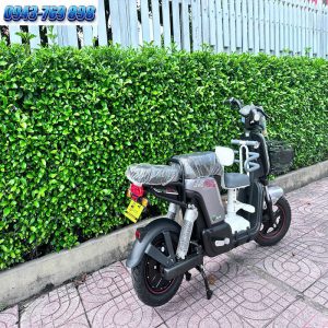 Bo Ghe Em Be Gan Xe Thoi Trang