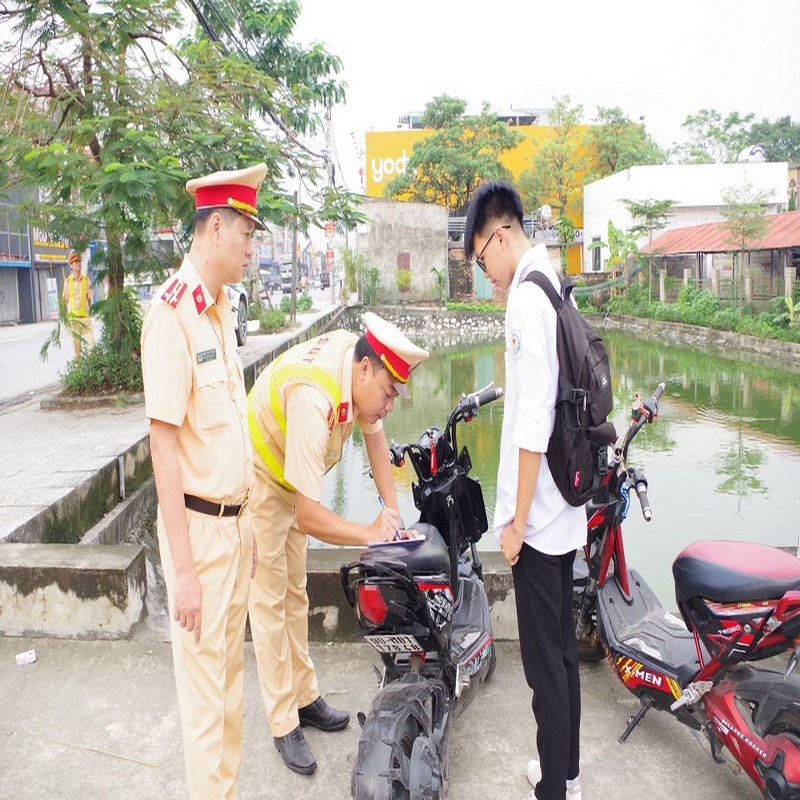 Do Xe Co Bi Phat Khong